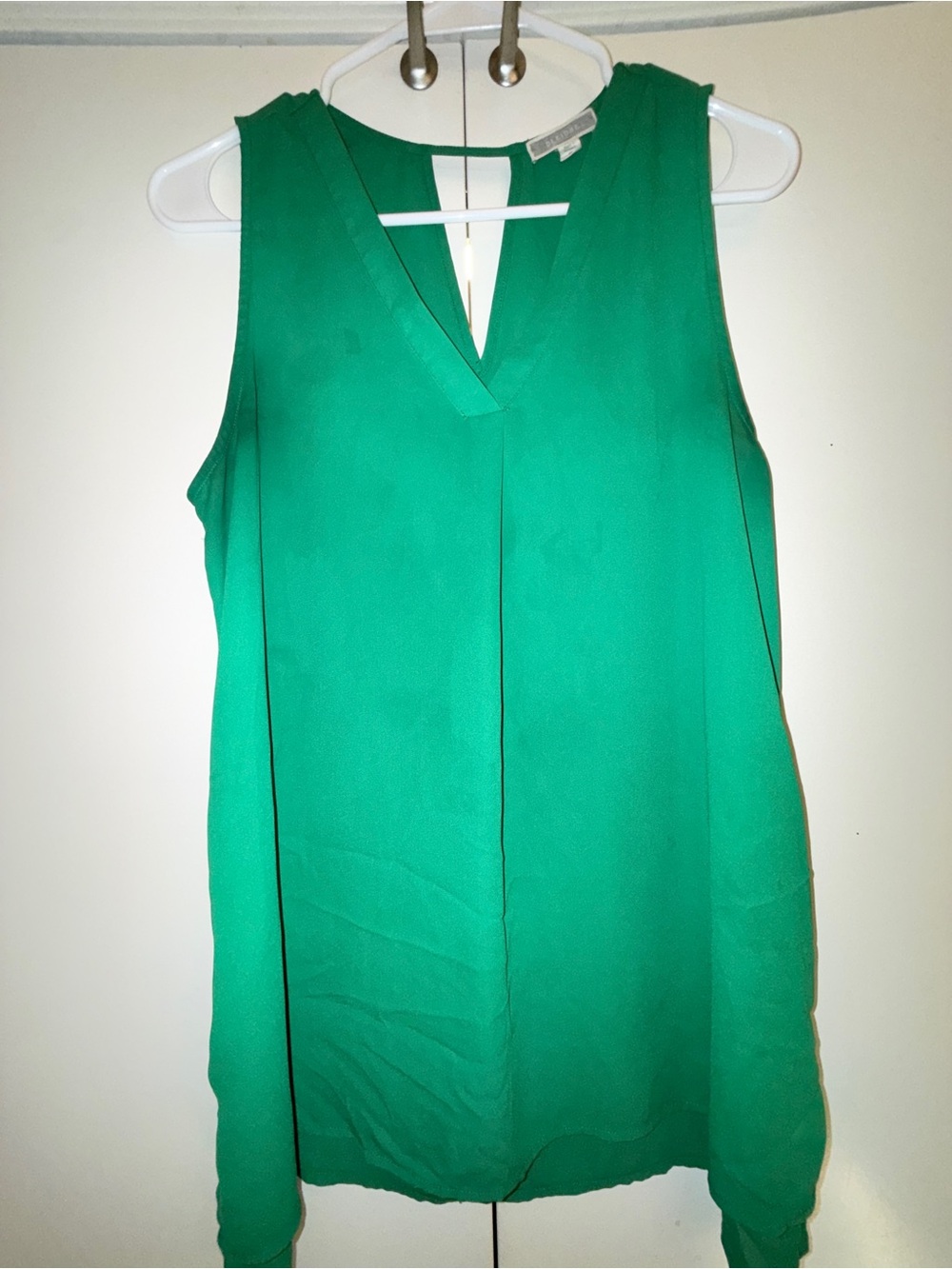 Pleione Emerald Green Sleeveless V-Neck Shift Top